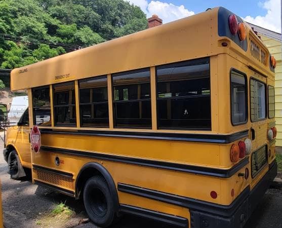 2011 Chevrolet 3500 DRW Collins School Bus - Image 3