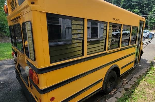 2011 Chevrolet 3500 DRW Collins School Bus - Image 4