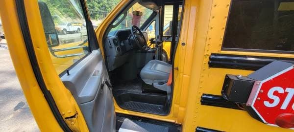 2016 Ford E450 DRW Thomas School Bus - Image 6
