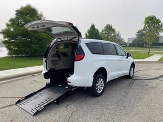 2023 Chrysler Voyager bus