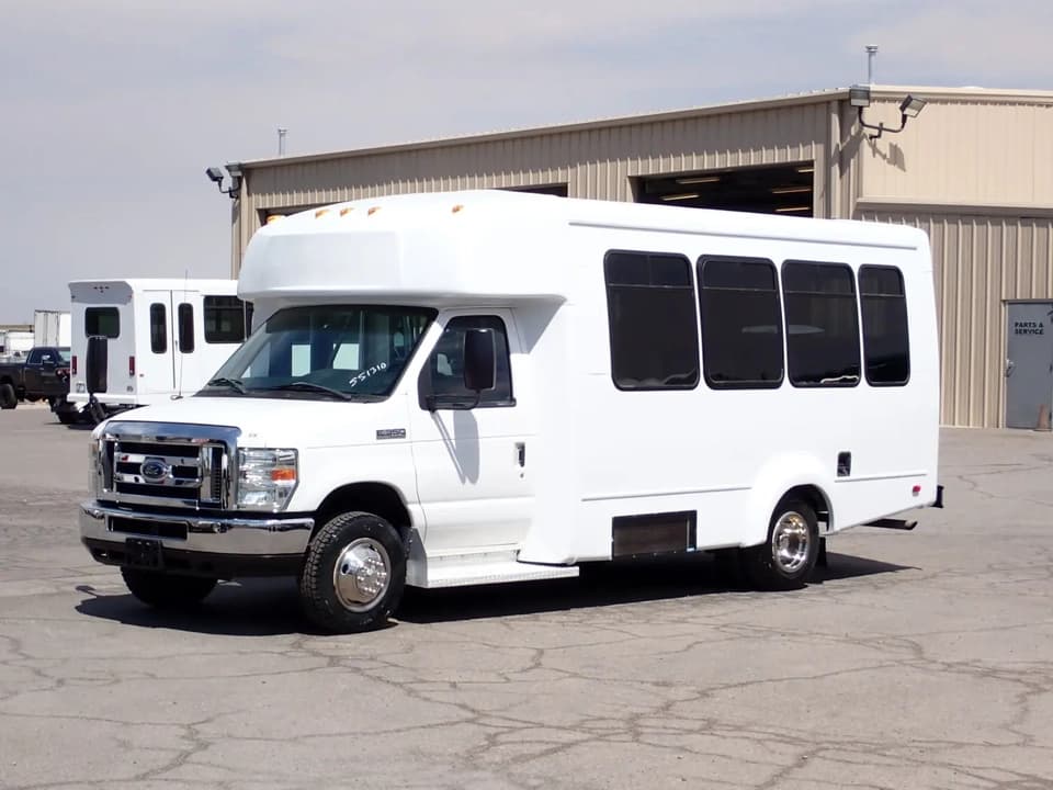 2016 Elkhart Coach EC II Shuttle Bus - Image 3