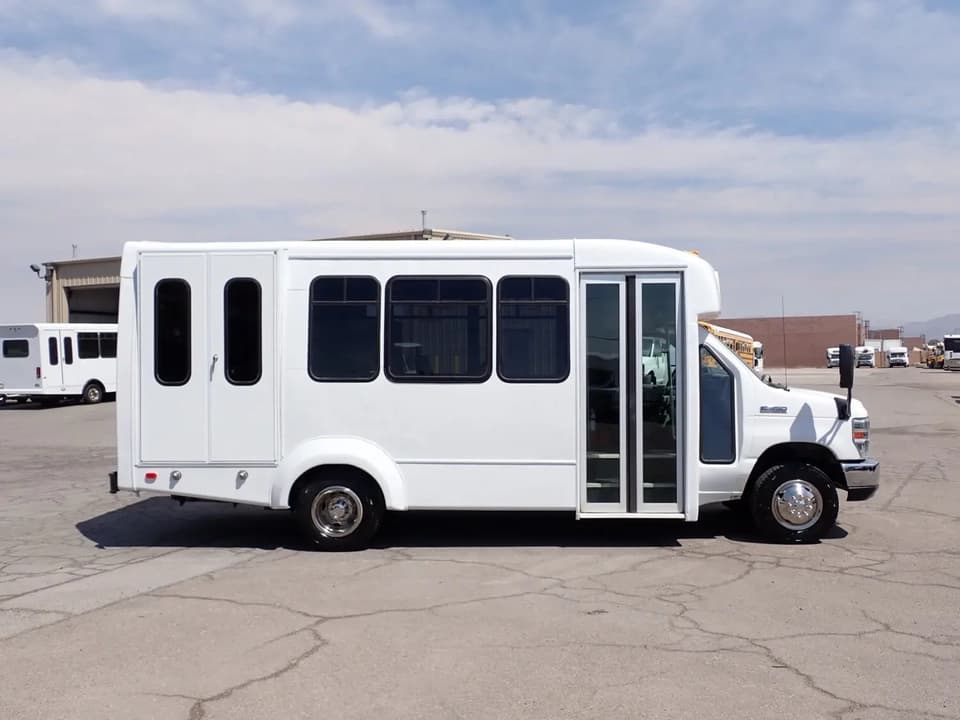 2016 Elkhart Coach EC II Shuttle Bus - Image 4