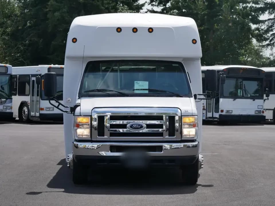 2013 Elkhart Coach EC II Shuttle Bus - Image 12
