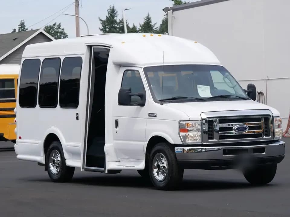 2014 Turtle Top Van Terra Shuttle Bus - Image 1
