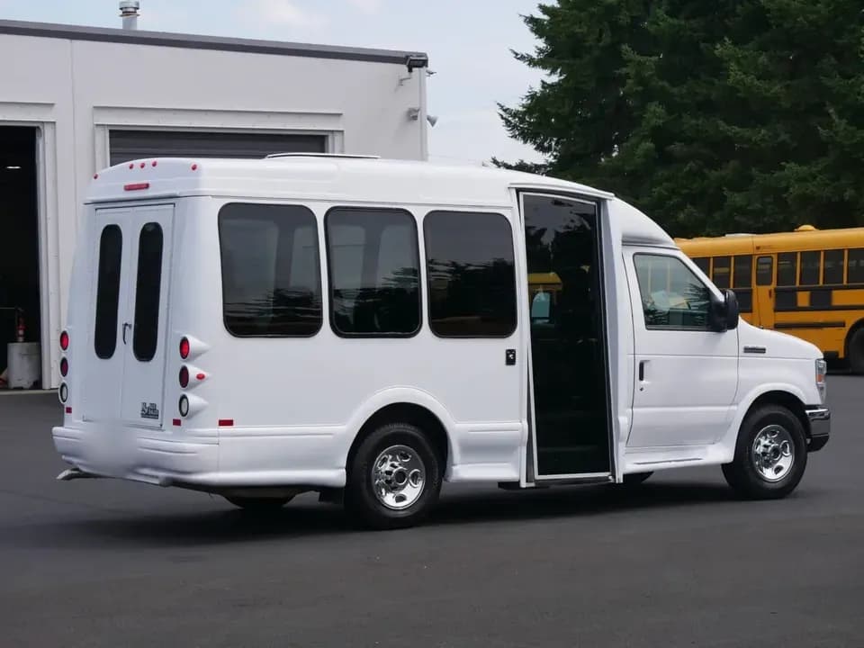 2014 Turtle Top Van Terra Shuttle Bus - Image 3