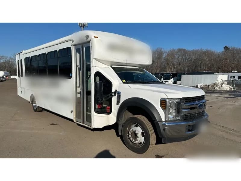 2019 Ford F-550 Shuttle Bus - Image 5