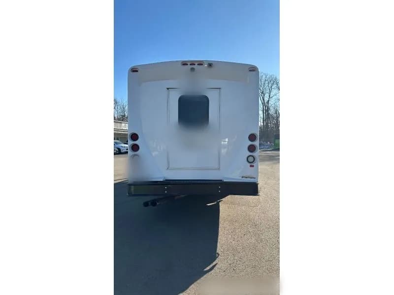 2019 Ford F-550 Shuttle Bus - Image 7