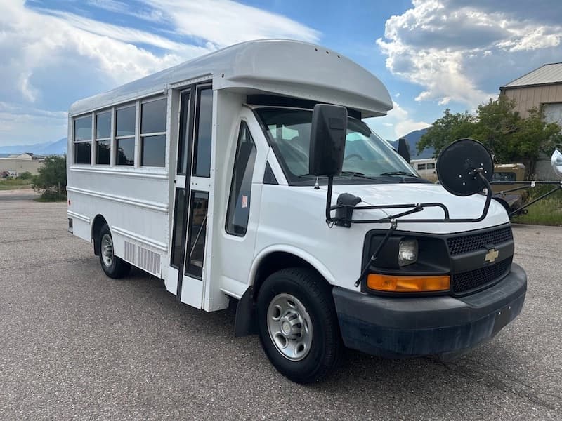 2013 GMC Thomas Cutaway Shuttle Bus - Image 1