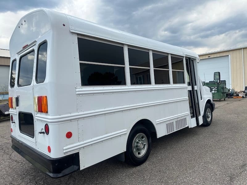2013 GMC Thomas Cutaway Shuttle Bus - Image 2