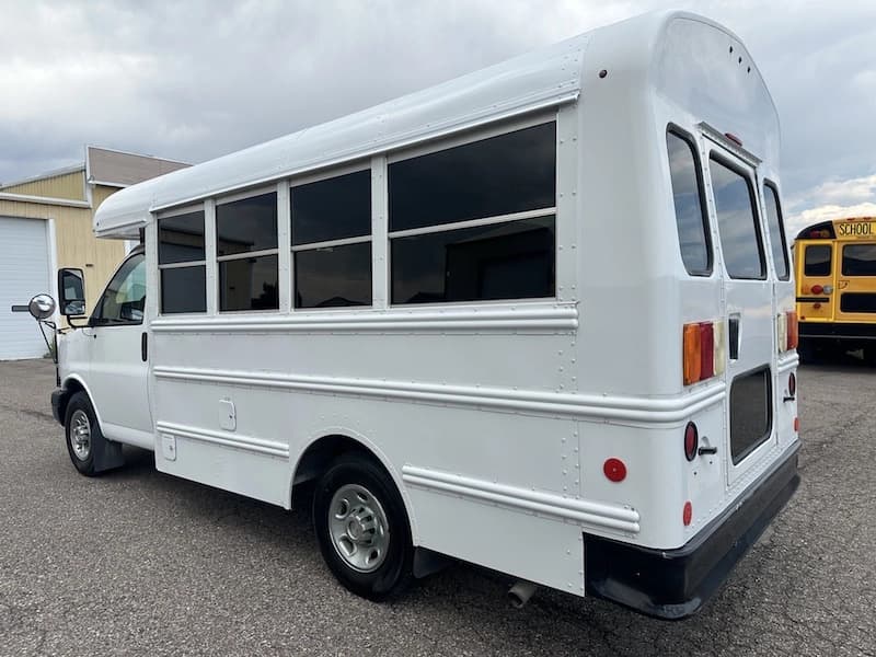 2013 GMC Thomas Cutaway Shuttle Bus - Image 4