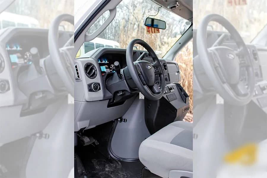 2025 Ford E450 Shuttle Bus - Image 5