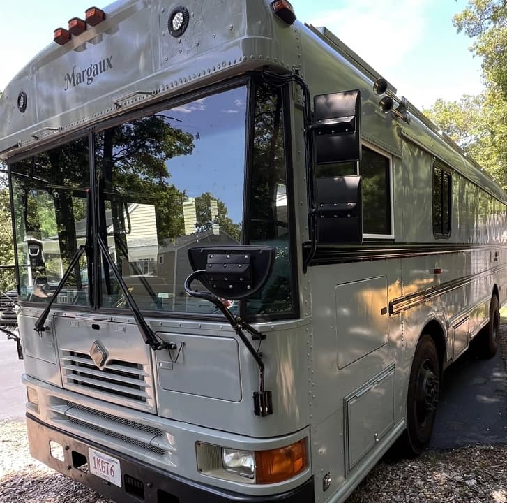 2003 International Genesis Skoolie Conversion - Image 2