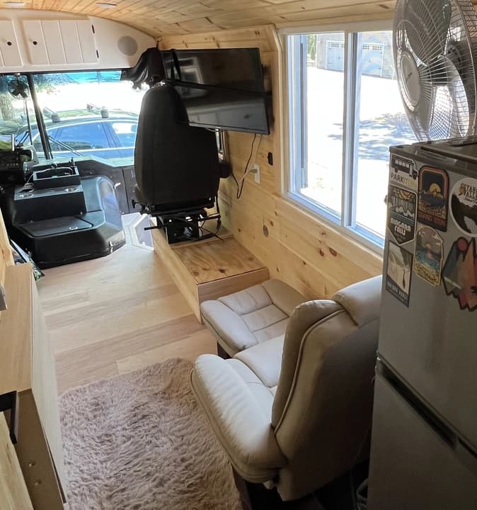 2003 International Genesis Skoolie Conversion - Image 5