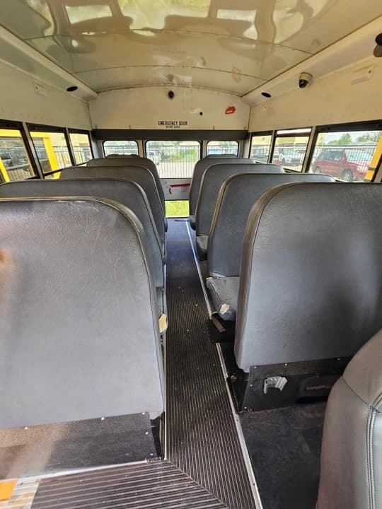 2007 Chevrolet Express Commercial Cutaway Mini School Bus - Image 3