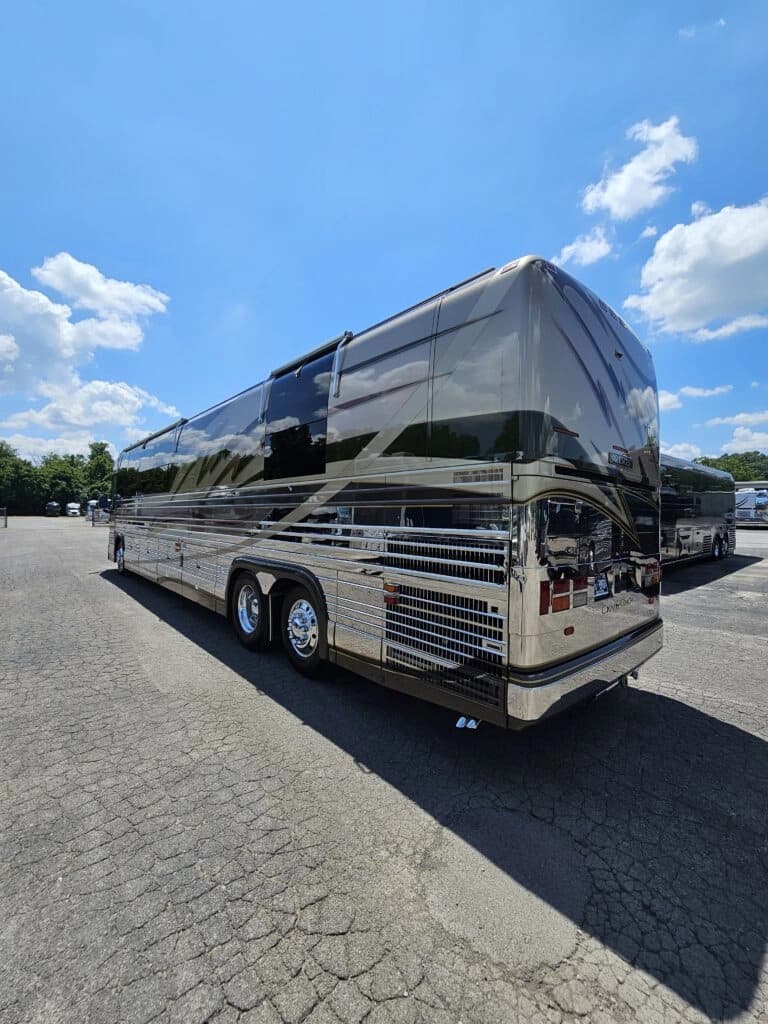 2000 Prevost XLII Motor Home - Image 2