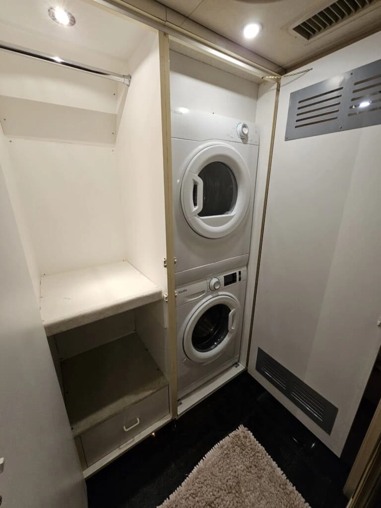 2000 Prevost XLII Motor Home - Image 12