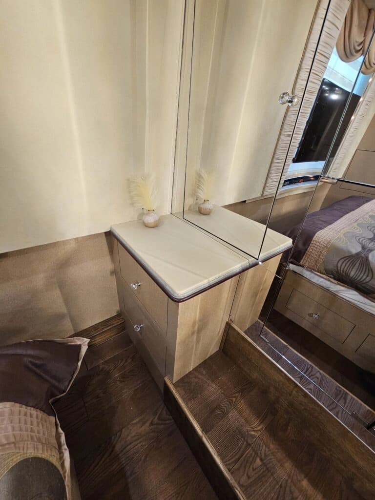 2000 Prevost XLII Motor Home - Image 18