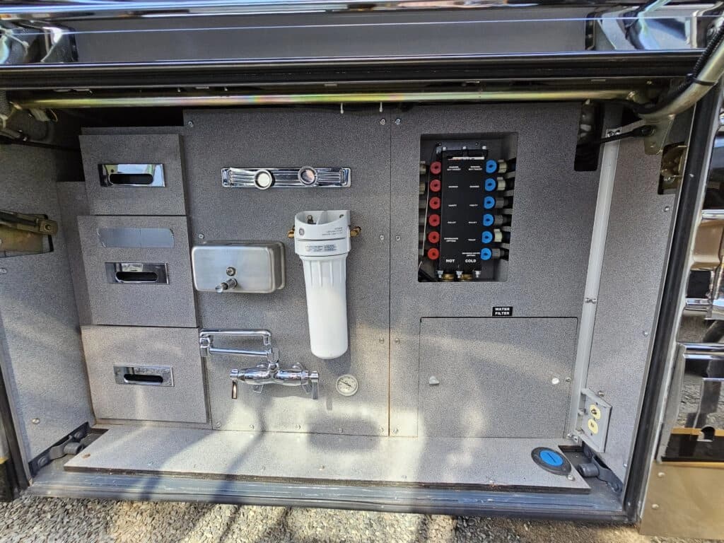 2000 Prevost XLII Motor Home - Image 26