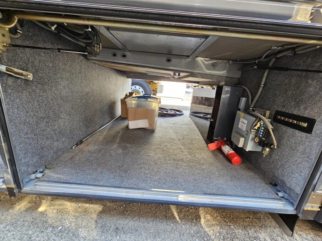 2000 Prevost XLII Motor Home - Image 29