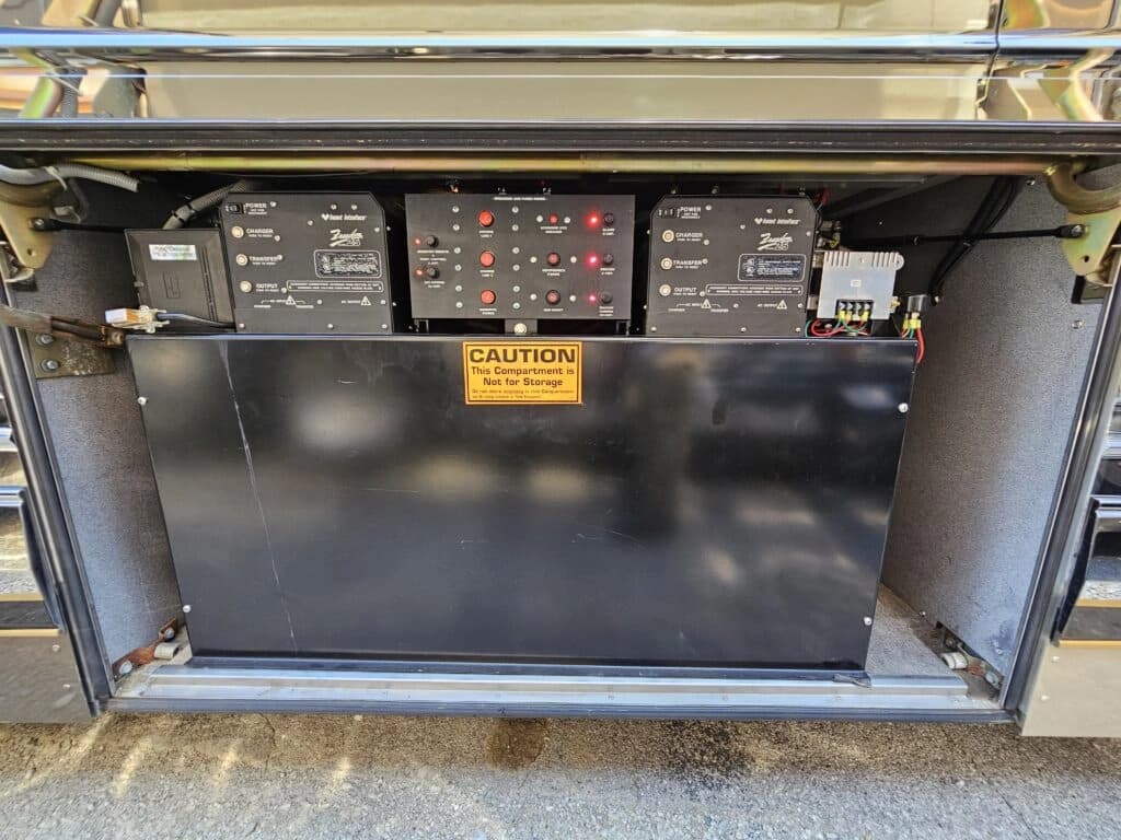 2000 Prevost XLII Motor Home - Image 32