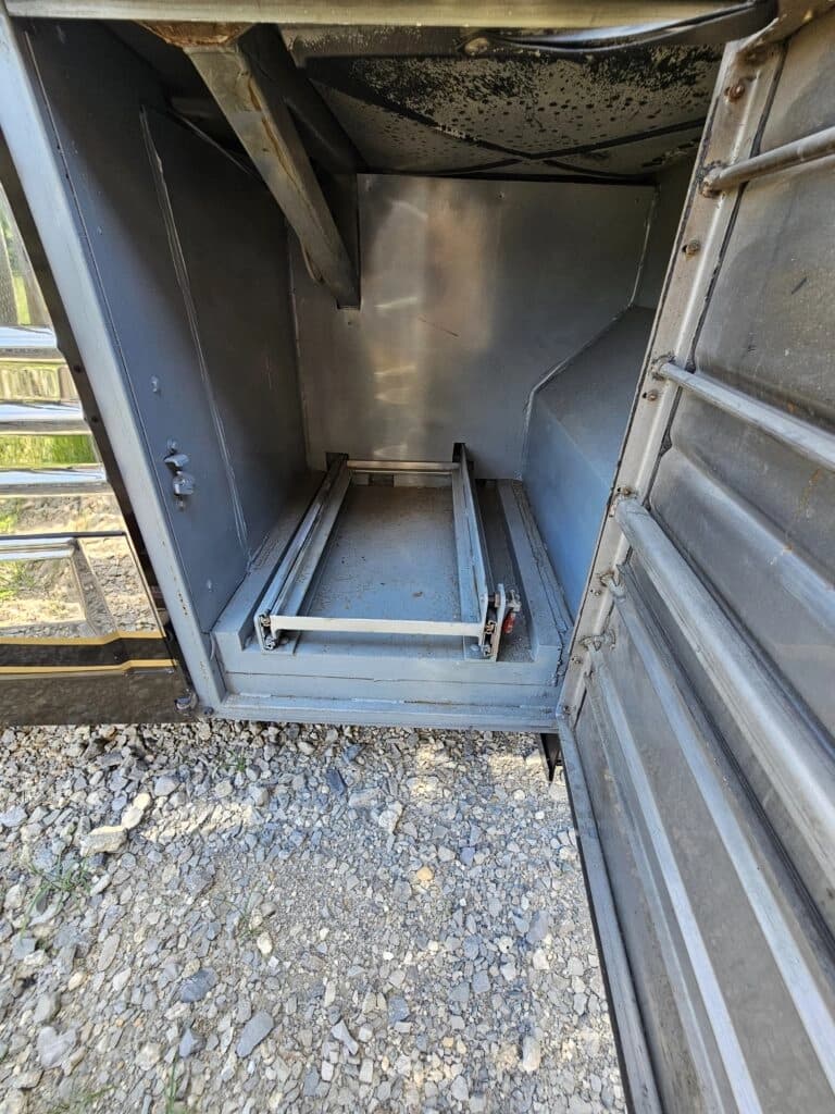2000 Prevost XLII Motor Home - Image 33