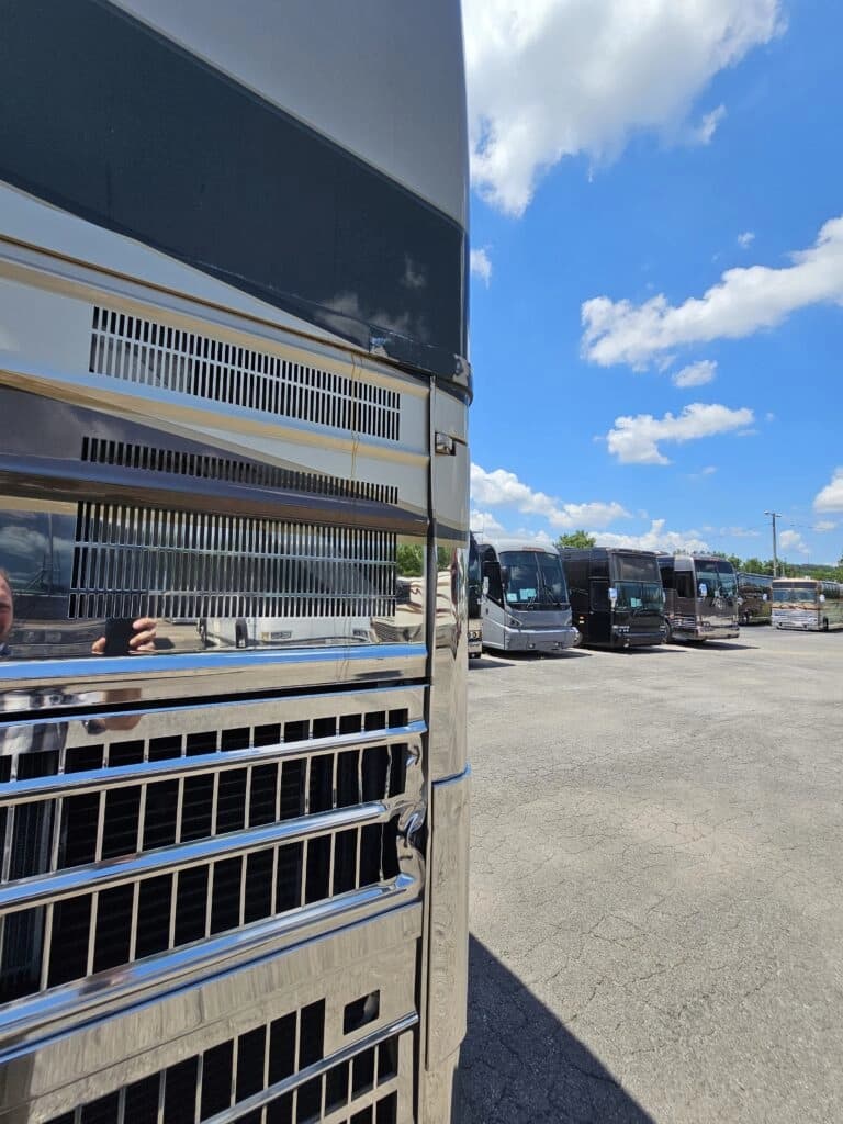 2000 Prevost XLII Motor Home - Image 37