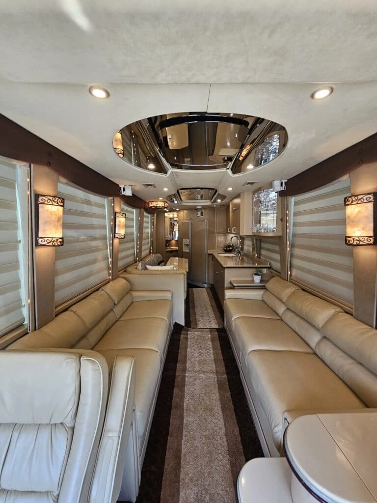 2000 Prevost XLII Motor Home - Image 6