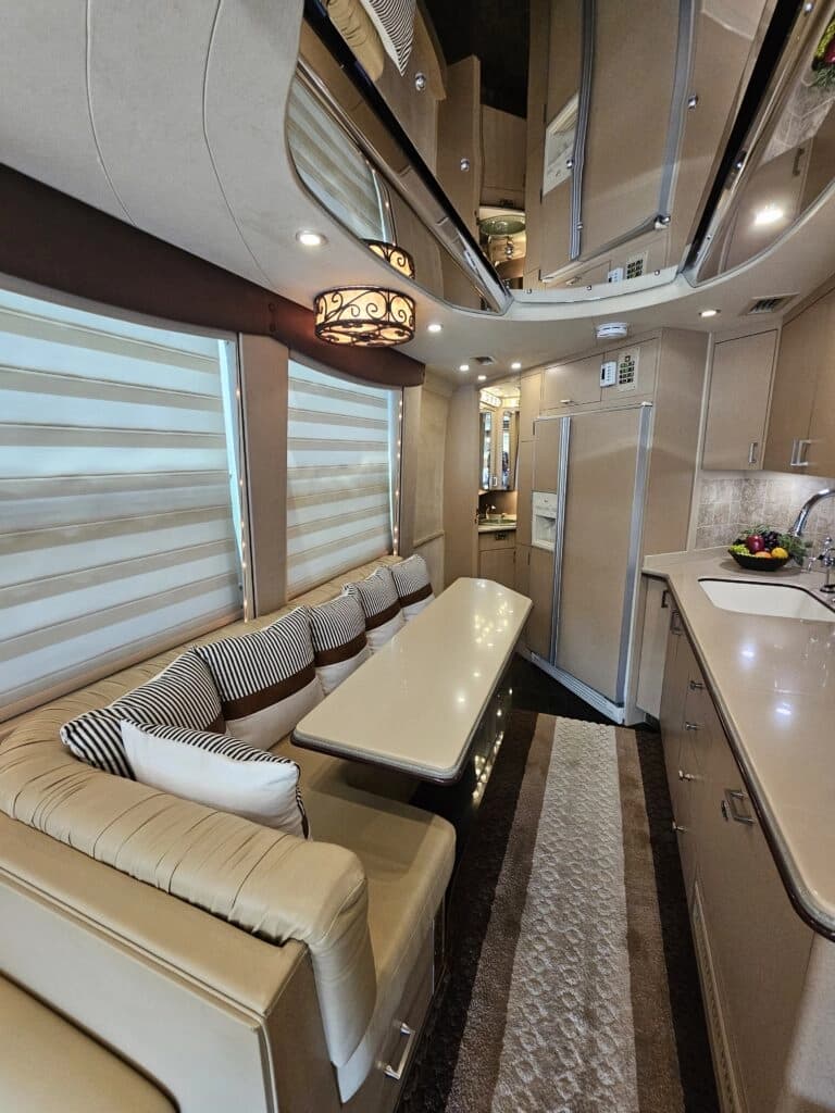 2000 Prevost XLII Motor Home - Image 7