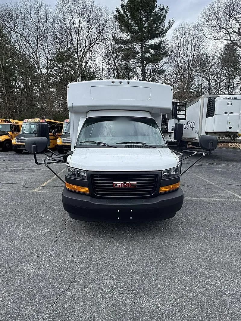 2024 GMC Collins DE416WR Shuttle Bus - Image 1