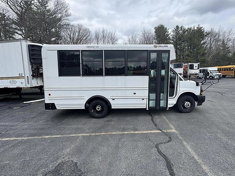 2024 GMC Collins DE416WR Shuttle Bus - Image 2