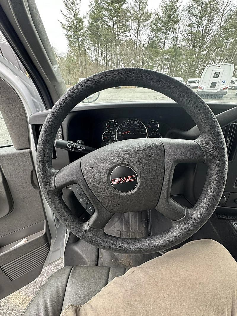 2024 GMC Collins DE416WR Shuttle Bus - Image 5
