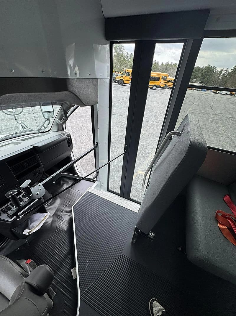 2024 GMC Collins DE416WR Shuttle Bus - Image 10