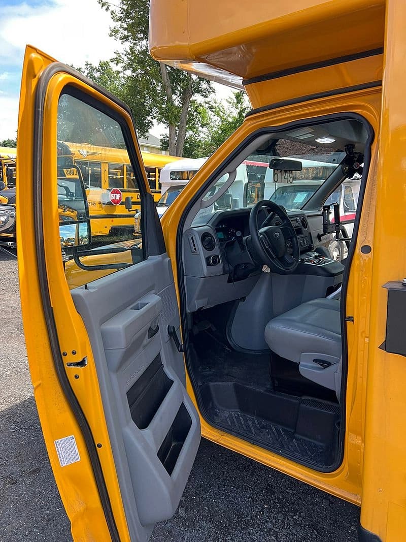 2024 Ford Collins DE516WR Mini School Bus - Image 4