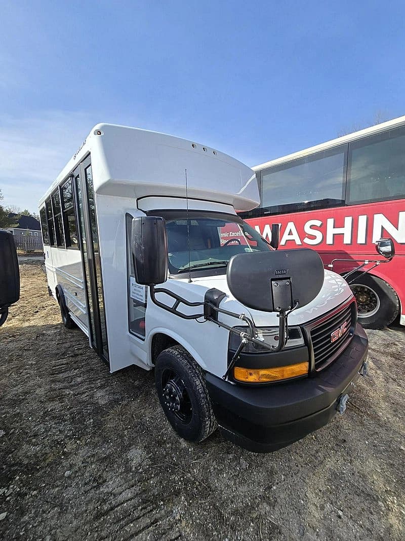 2024 GMC DE416WR Collins Shuttle Bus - Image 2