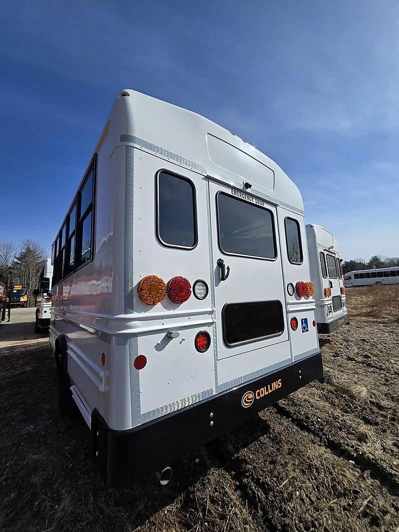 2024 GMC DE416WR Collins Shuttle Bus - Image 3