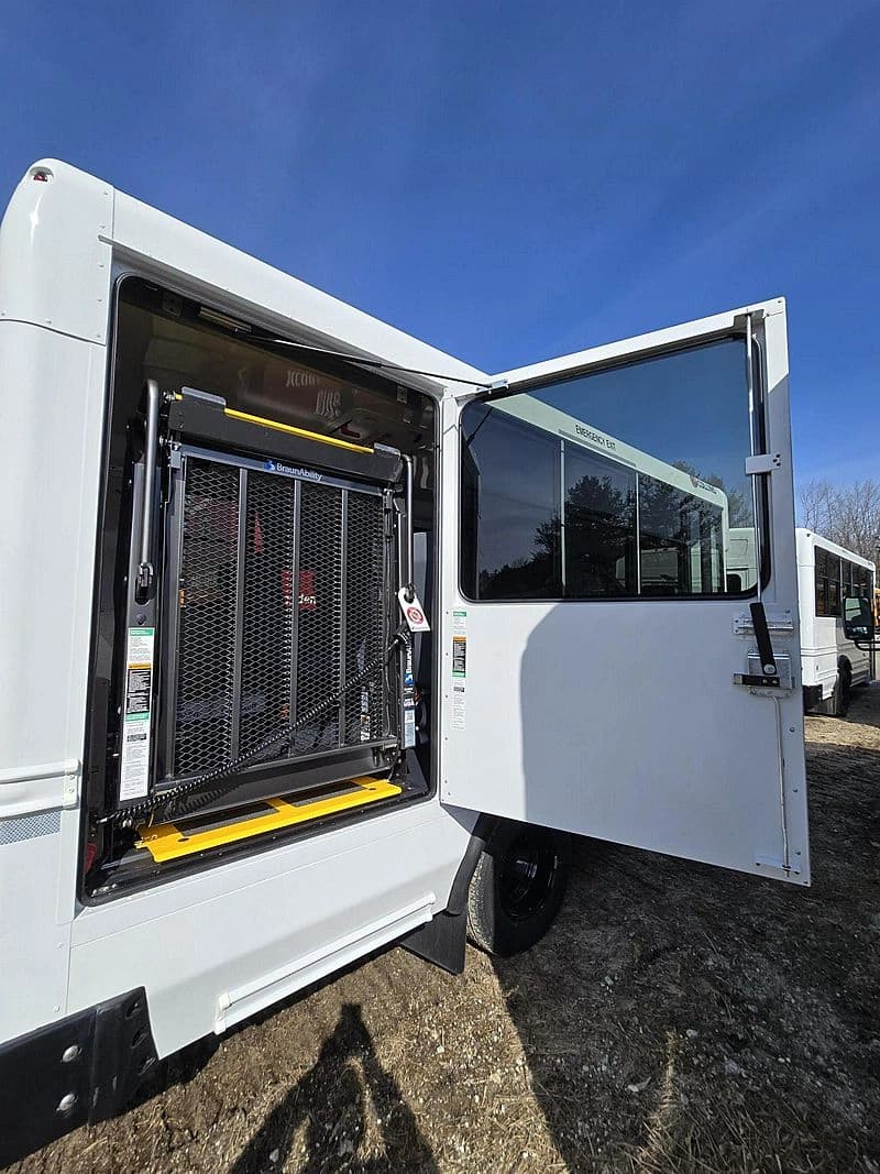 2024 GMC DE416WR Collins Shuttle Bus - Image 4