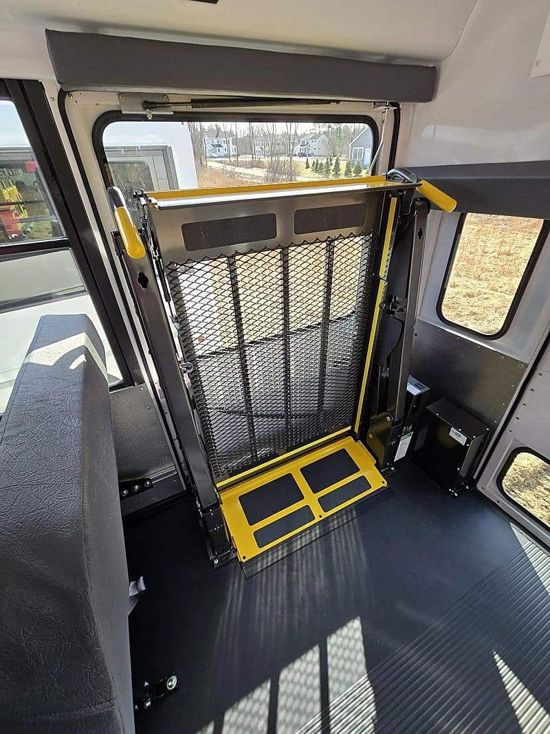 2024 GMC DE416WR Collins Shuttle Bus - Image 5