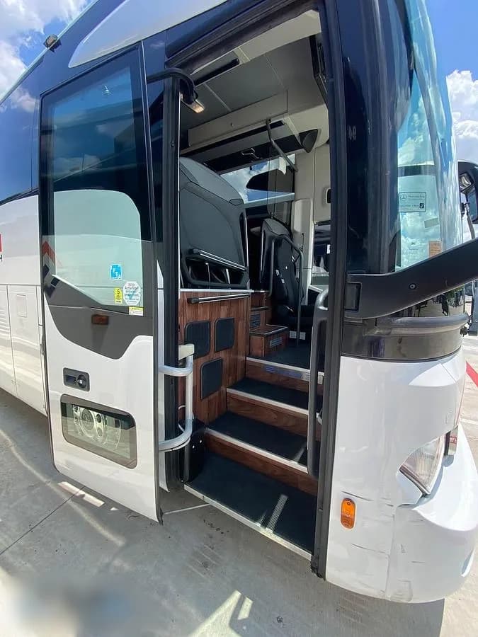 2023 Mercedes Benz Tourrider ADA Coach - Image 4