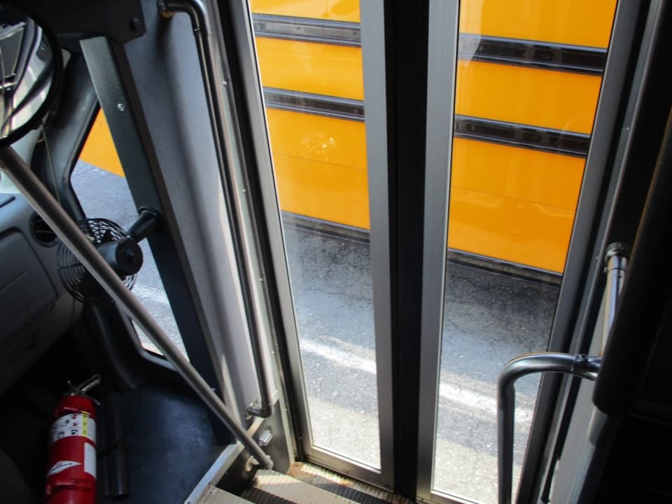 2012 Ford Champion American Shuttle Bus - Image 11