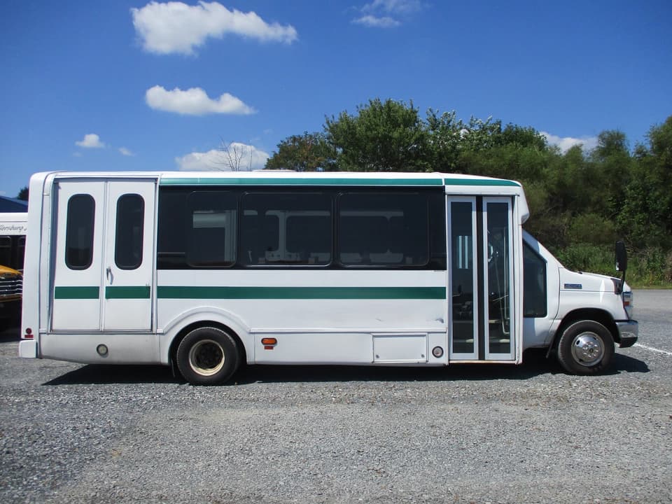 2012 Ford Champion American Shuttle Bus - Image 4