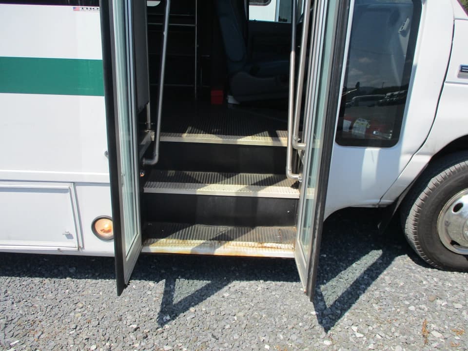 2012 Ford Champion American Shuttle Bus - Image 10