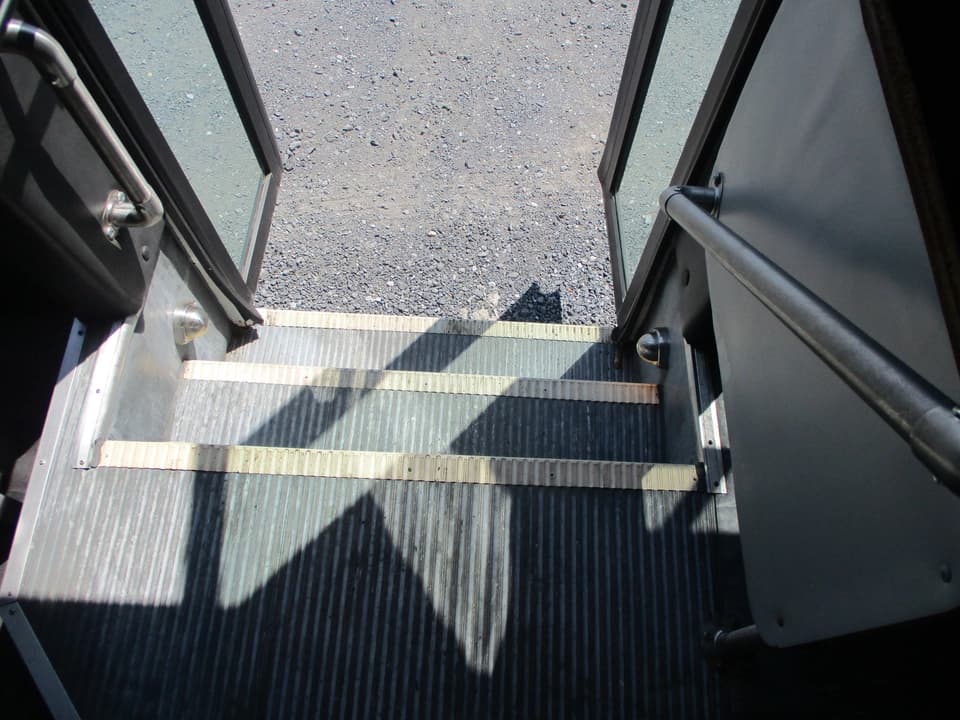2010 Ford StarCraft Trans Shuttle Bus - Image 11