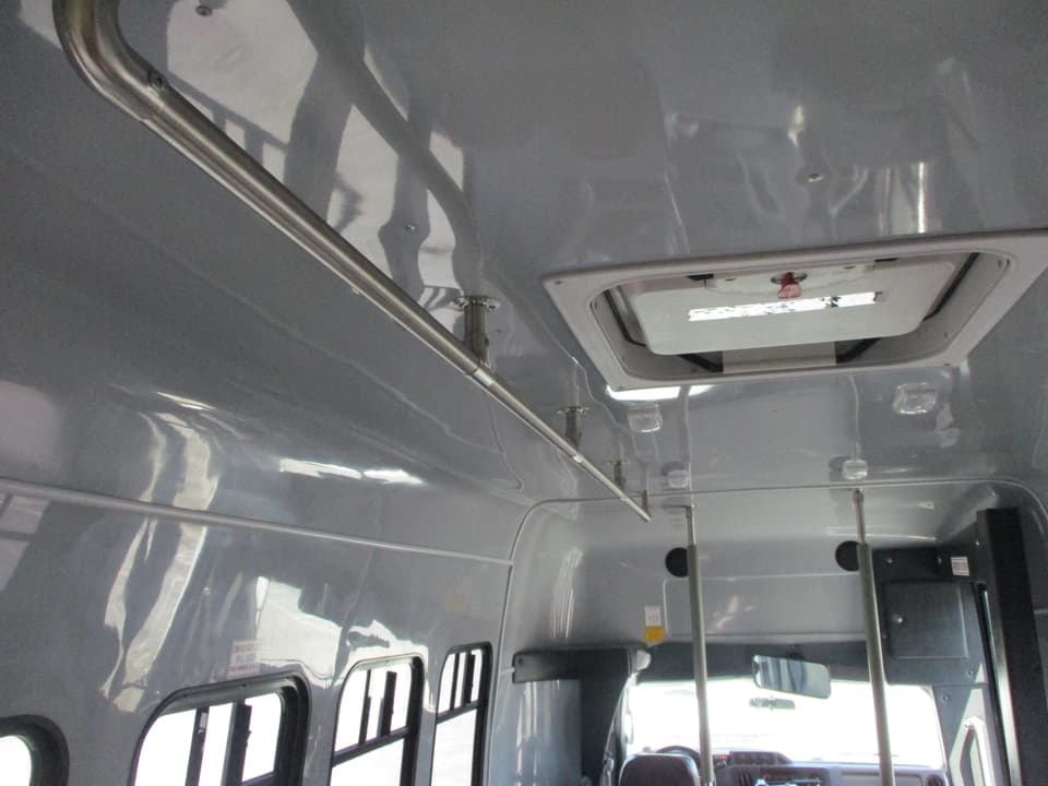 2010 Ford StarCraft Trans Shuttle Bus - Image 15