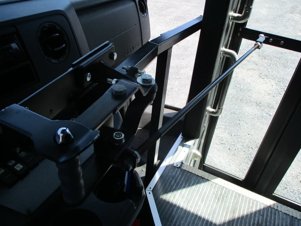 2010 Ford StarCraft Trans Shuttle Bus - Image 8