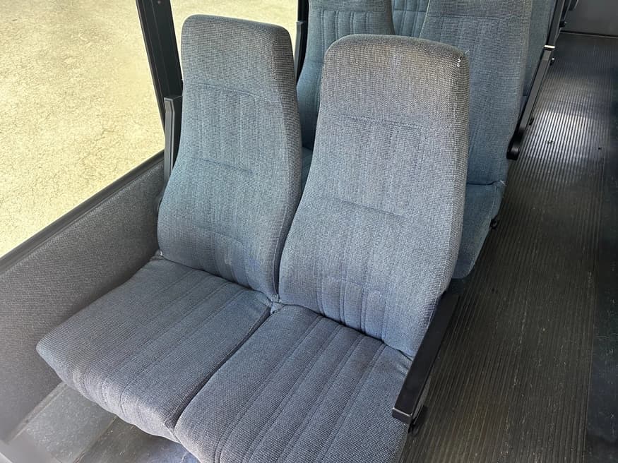 2001 Ford E450 Girardin Shuttle Bus - Image 5