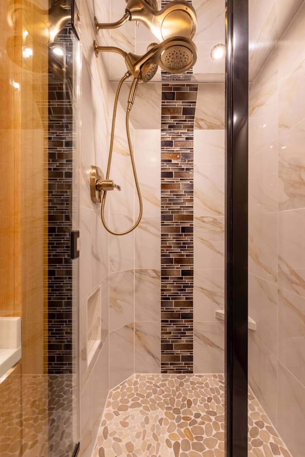 2015 Prevost Millennium H3-45 Motorhome - Image 11
