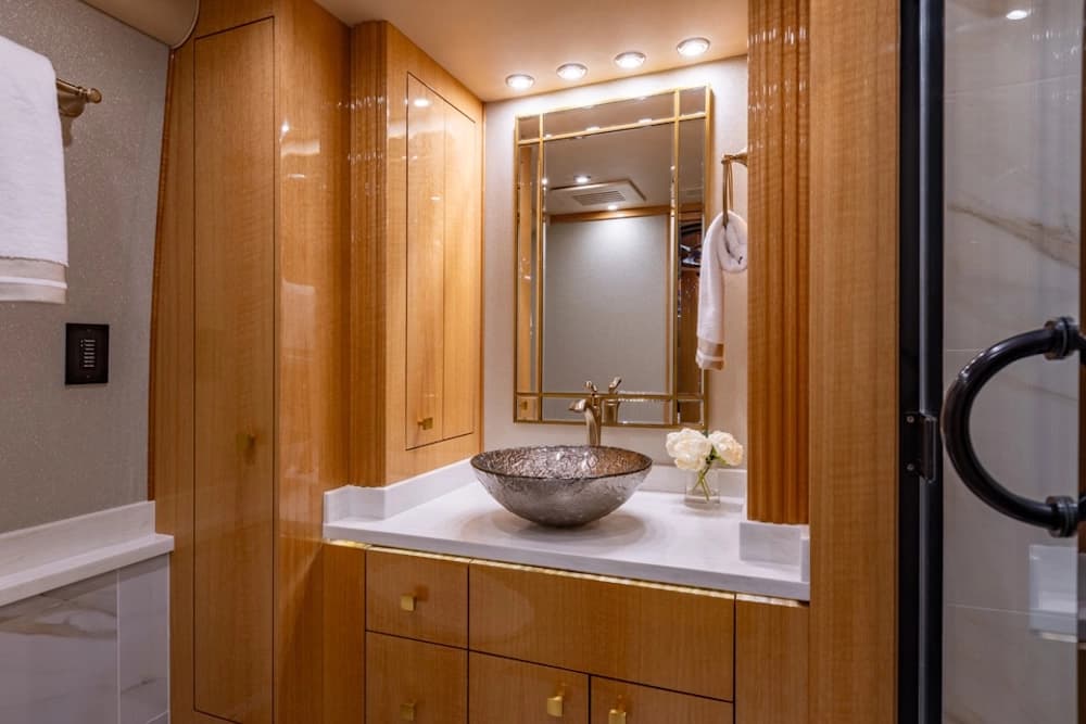 2015 Prevost Millennium H3-45 Motorhome - Image 12
