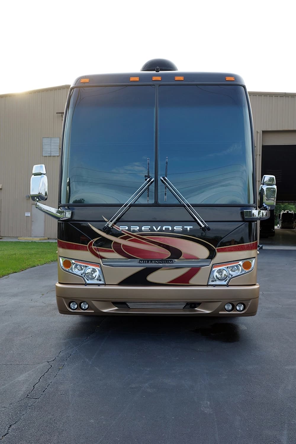 2015 Prevost Millennium H3-45 Motorhome - Image 3