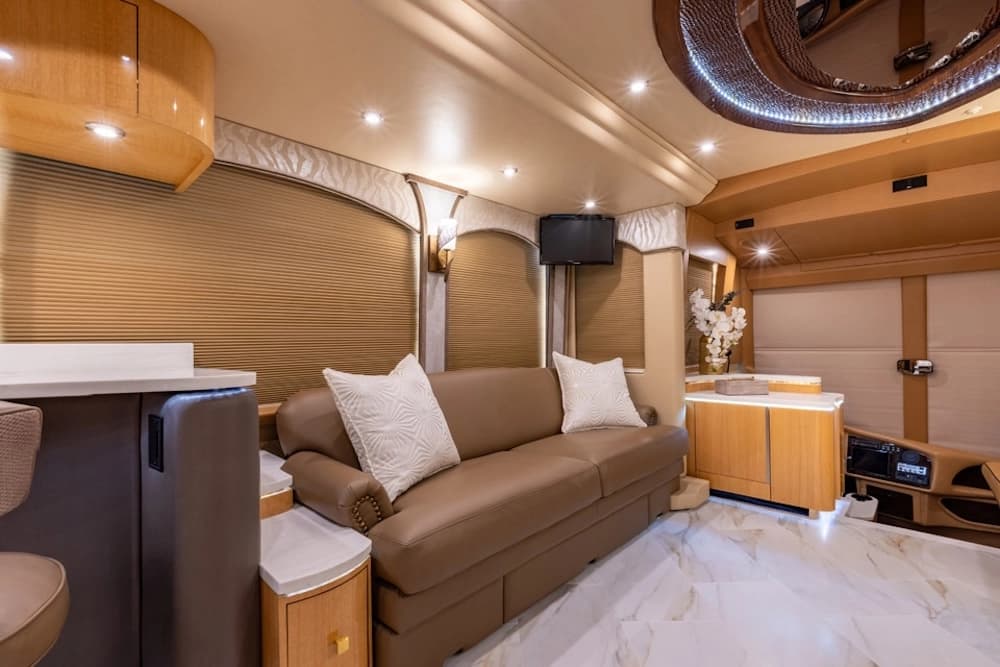2015 Prevost Millennium H3-45 Motorhome - Image 5