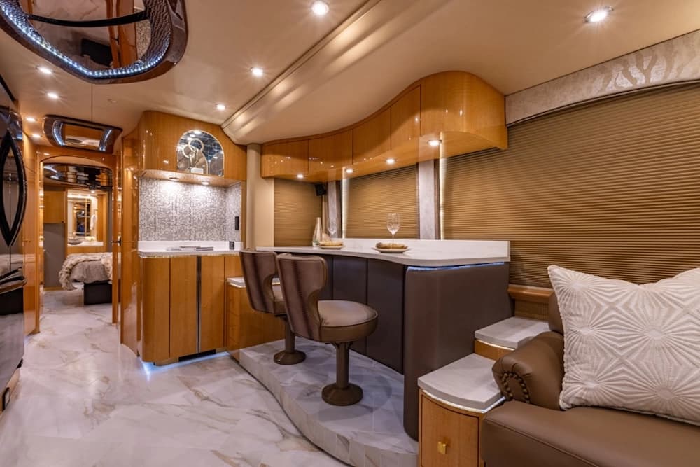2015 Prevost Millennium H3-45 Motorhome - Image 8